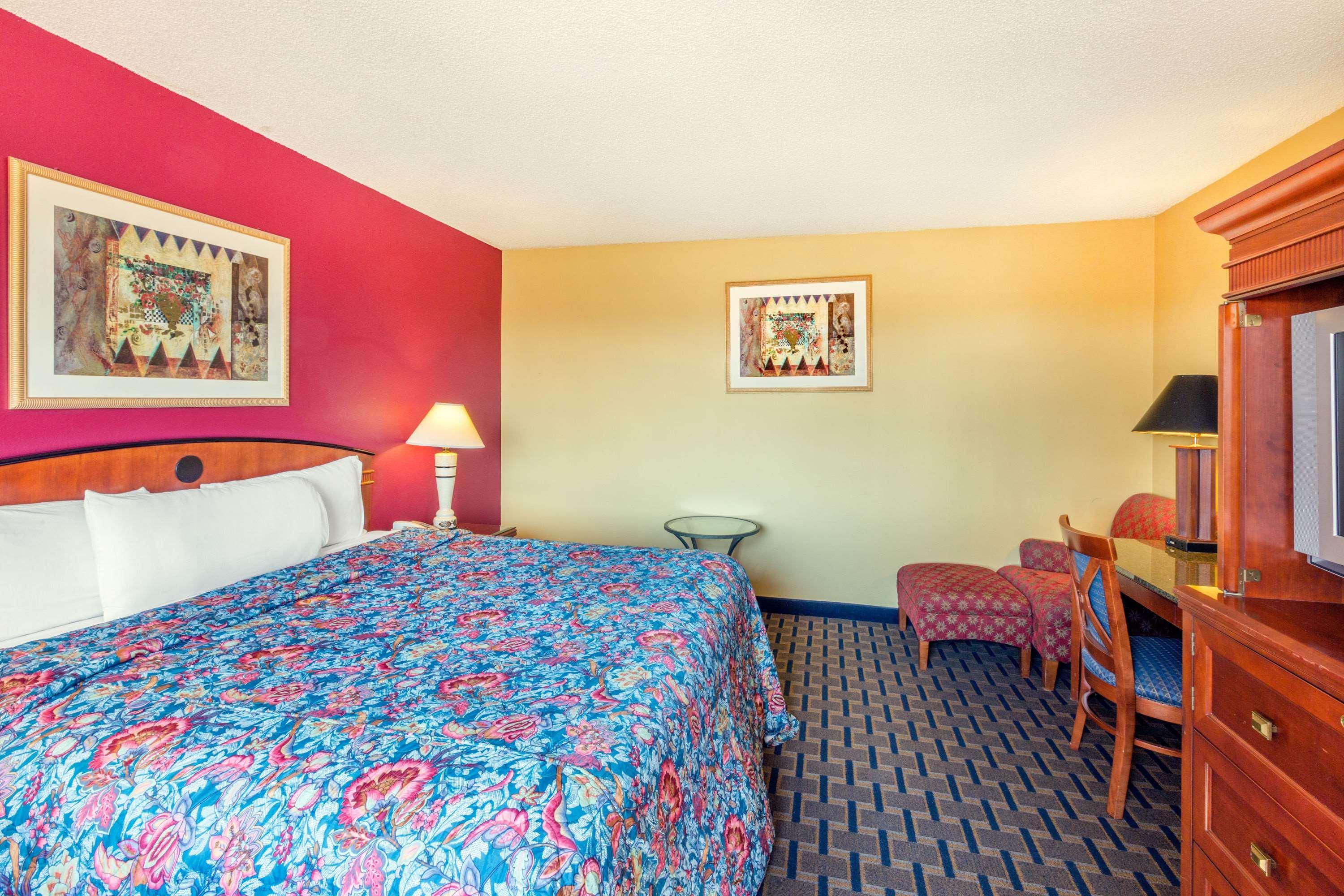Days Inn By Wyndham Red Bluff Exterior photo
