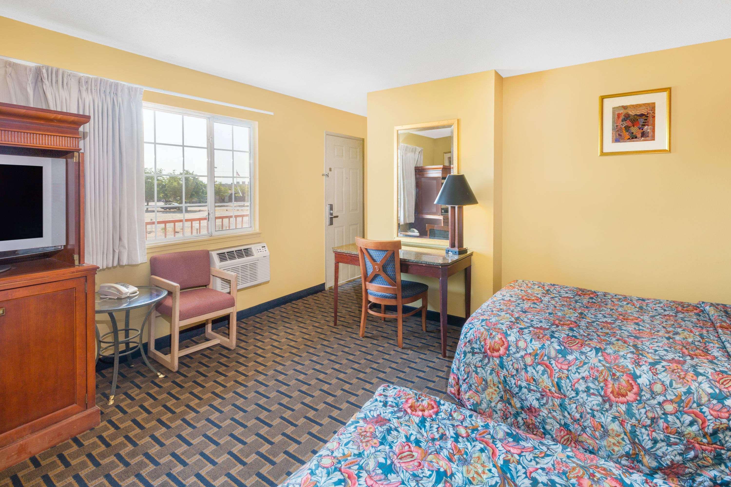 Days Inn By Wyndham Red Bluff Exterior photo